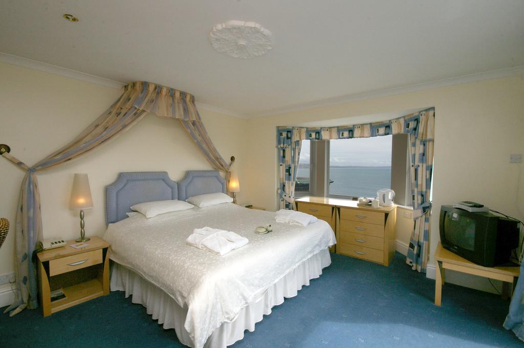 Fieldhead Hotel & Horizons Restaurant Saltash Room photo